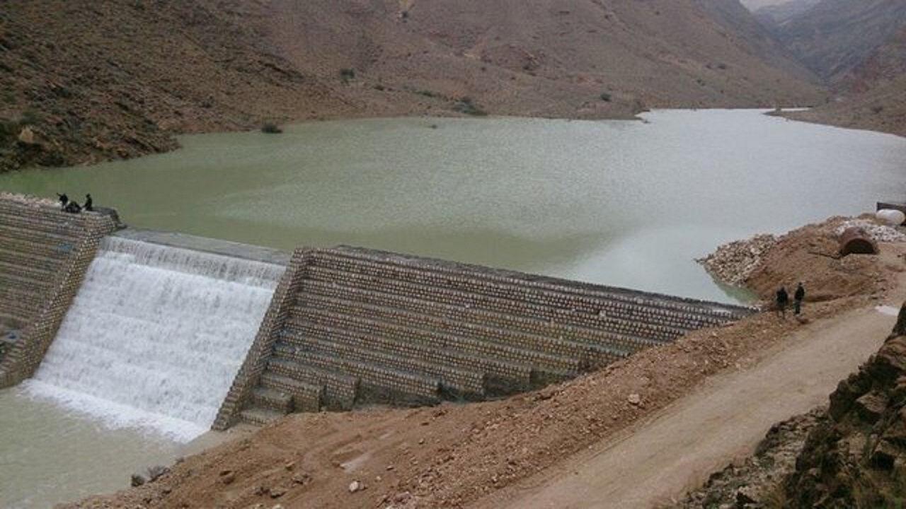 آبگیری سازه‌های مدیریت و کنترل هرزآب پس از بارندگی‌های اخیر در مناطق بیابانی دامغان