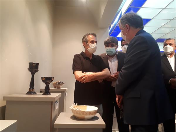 دو نمایشگاه هنری سفال و سرامیک و نقاشی توسط وزیر فرهنگ و ارشاد اسلامی در سمنان افتتاح شد.