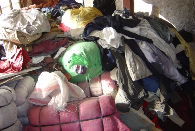 کشف پوشاک قاچاق در یزد