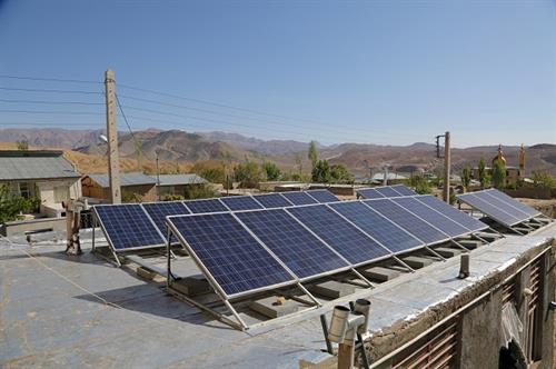 اجرای ۵۰ طرح پنل خورشیدی برای مددجویان بسطامی