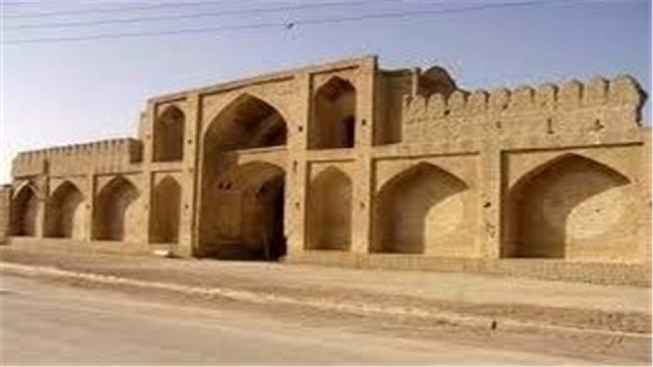 مرمت بنای شاه عباسی قصر بهرام گرمسار آغاز شد
