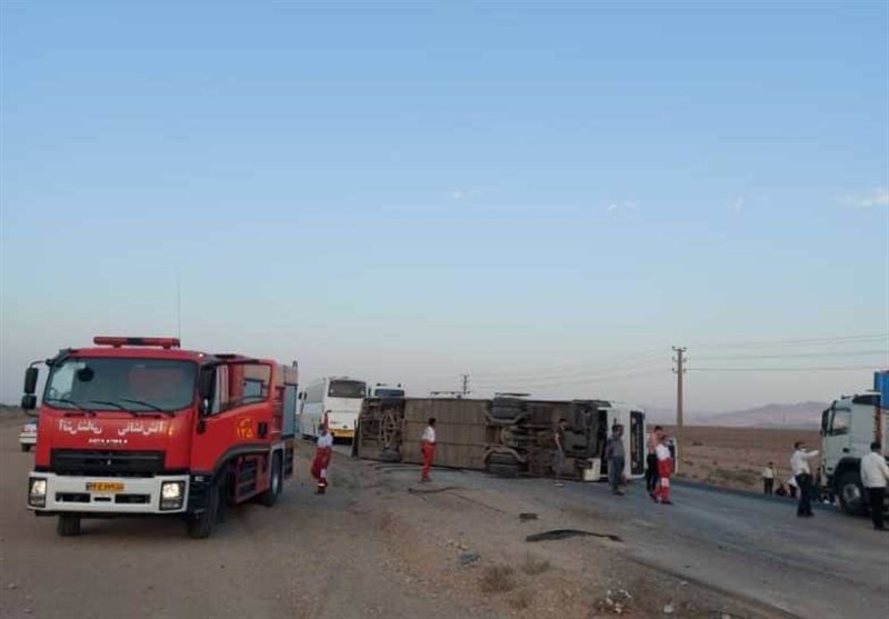 اتوبوس تهران -مشهد در مسیر سمنان به سرخه واژگون شد/۱۵ نفر هم مصدوم شدند