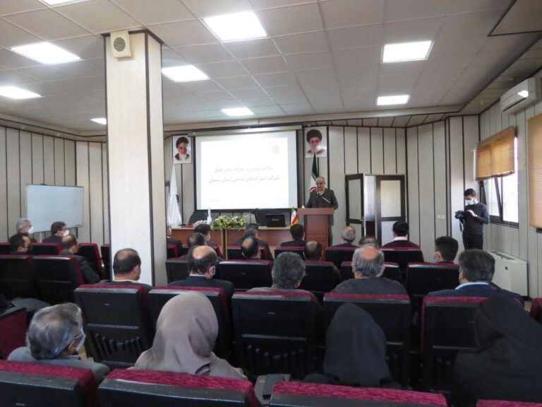 استقرار صنایع کم آبر و دانش بنیان مورد توجه قرار گیرد