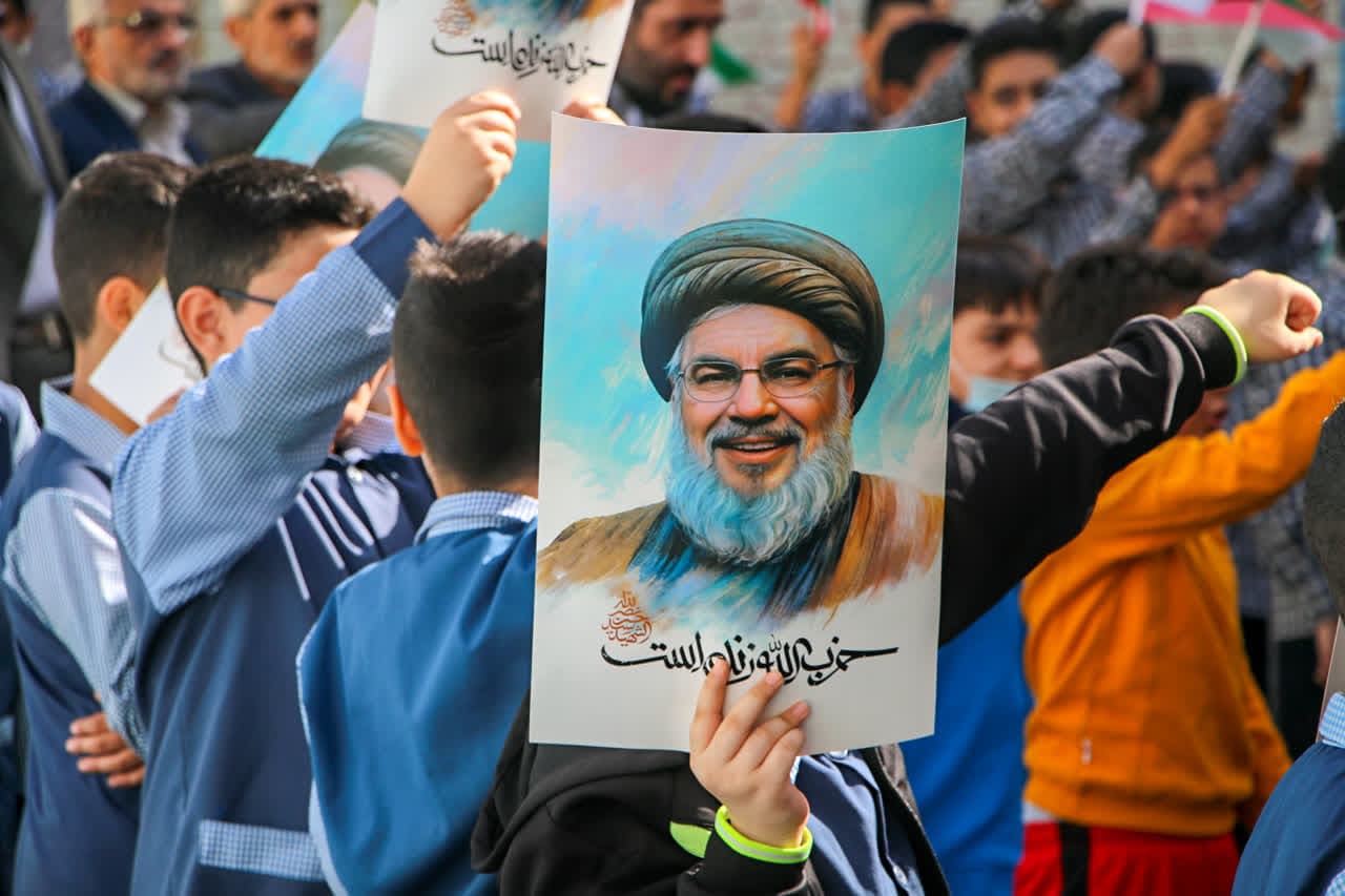 نواختن زنگ «آغاز نصرالله» در مدارس استان سمنان نواختن زنگ «آغاز نصرالله» در مدارس استان سمنان