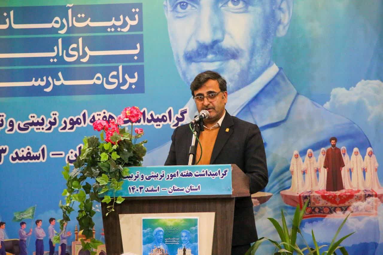 نقش نماز در تربیت دانش‌آموزان و مقابله با آسیب‌های اجتماعی/ صلح و سلامت جامعه در گرو توجه به تعالیم قرآن و نماز